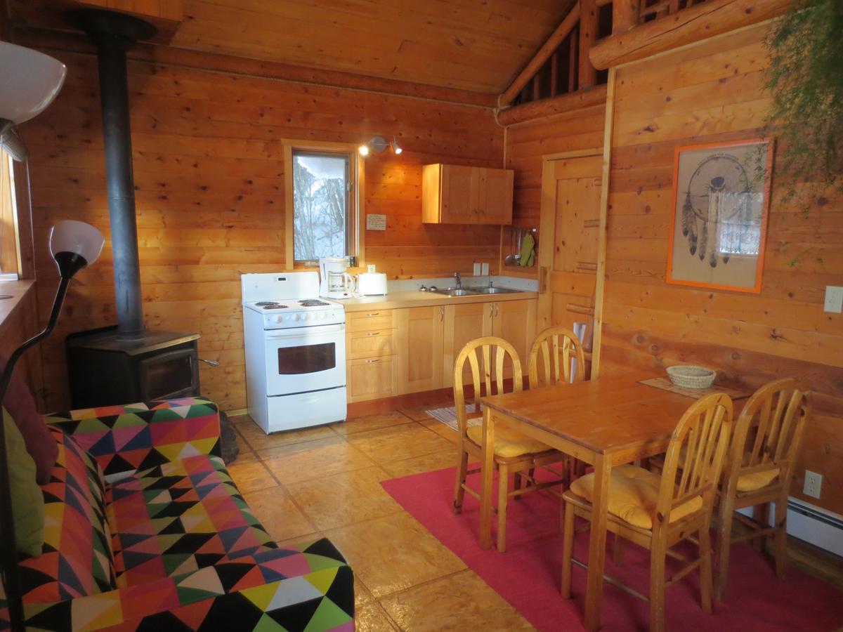 Blaeberry Mountain Lodge โกลเดน ภายนอก รูปภาพ