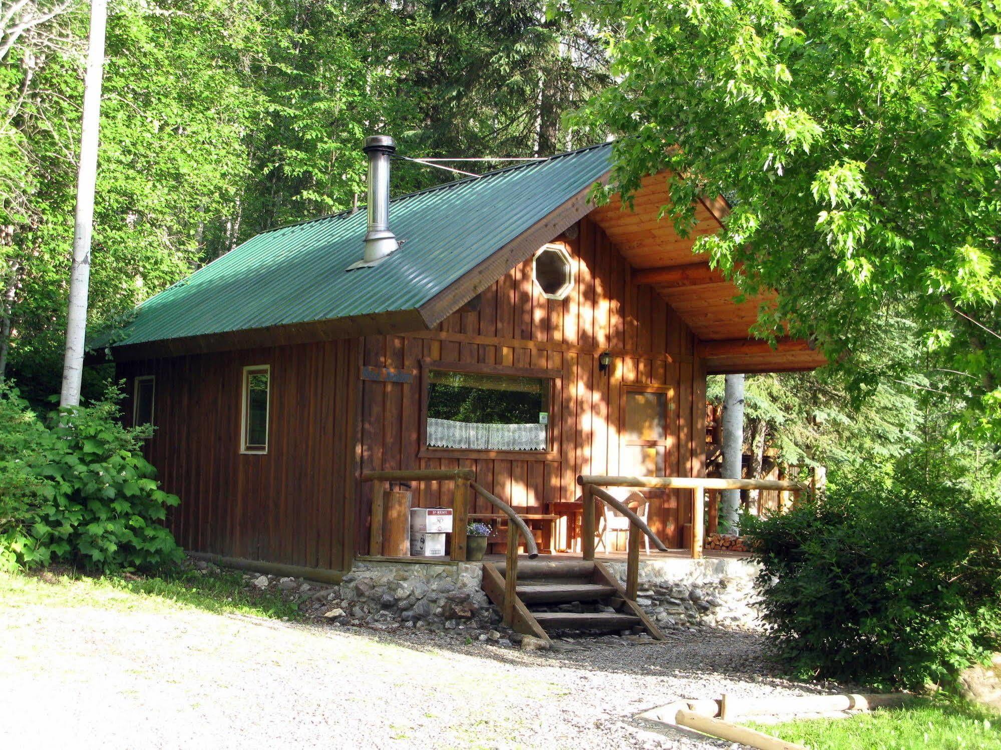 Blaeberry Mountain Lodge โกลเดน ภายนอก รูปภาพ
